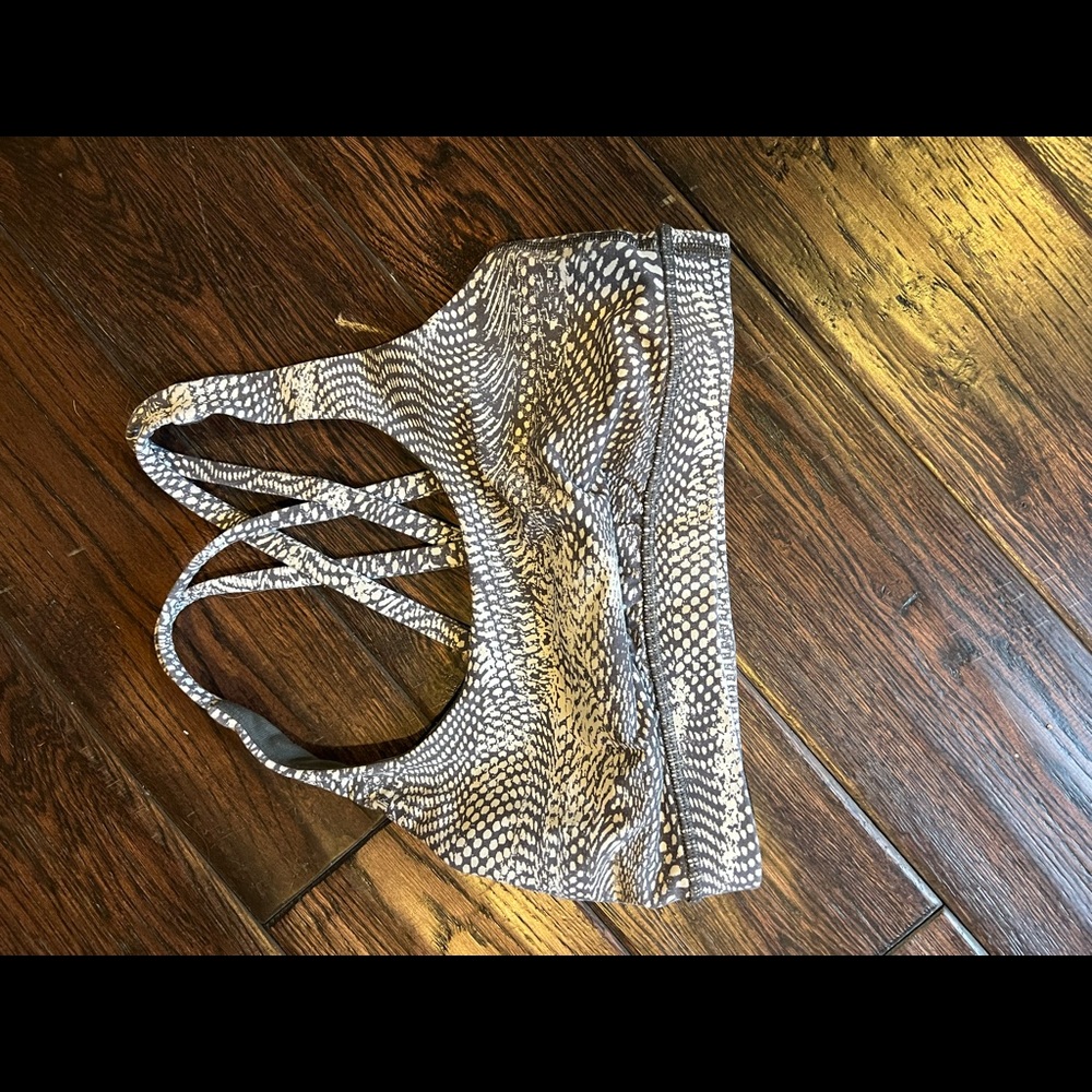 lululemon size 4 sports bra